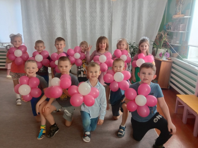 Поздравление для дорогих мам Поздравление для дорогих мам.